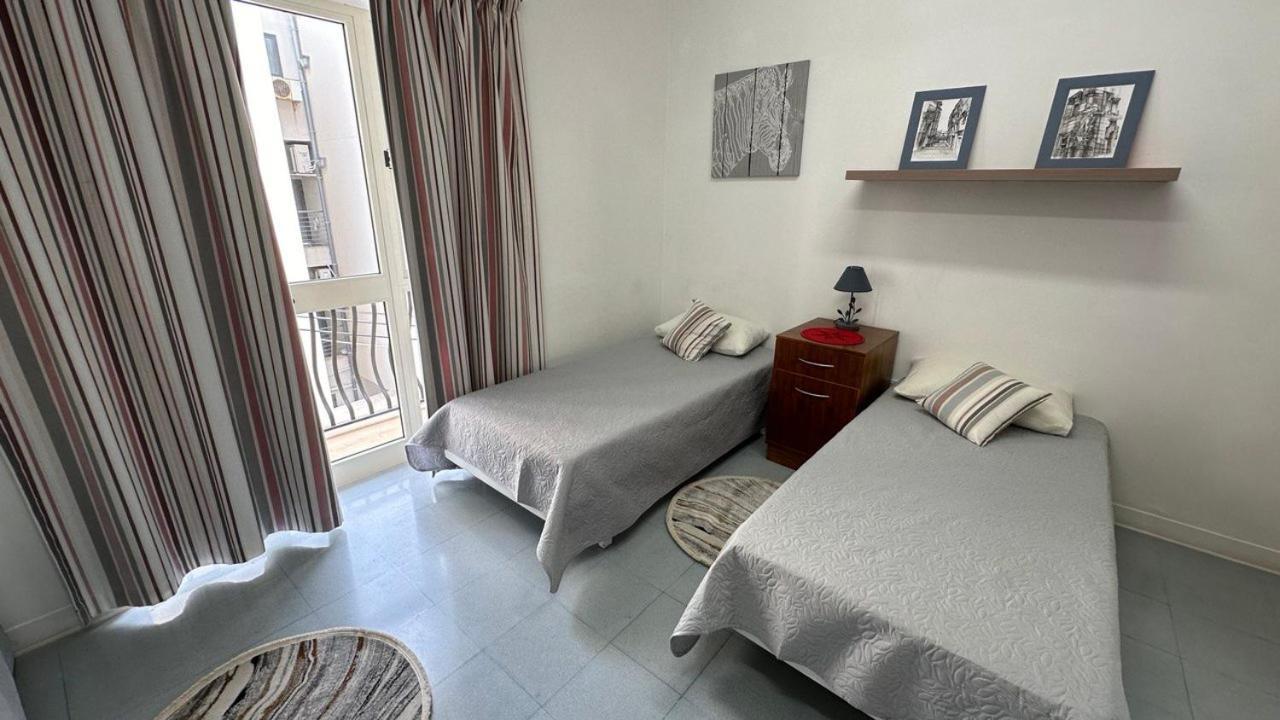 Malta Crown Guesthouse San Ġiljan Extérieur photo