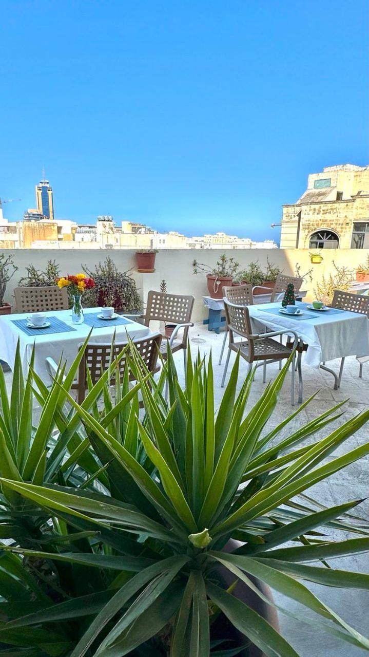 Malta Crown Guesthouse San Ġiljan Extérieur photo