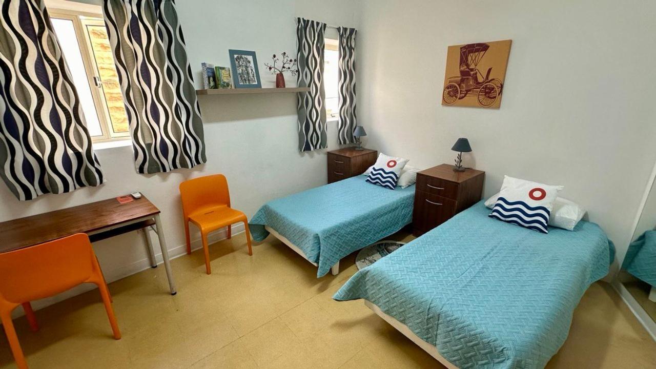 Malta Crown Guesthouse San Ġiljan Extérieur photo